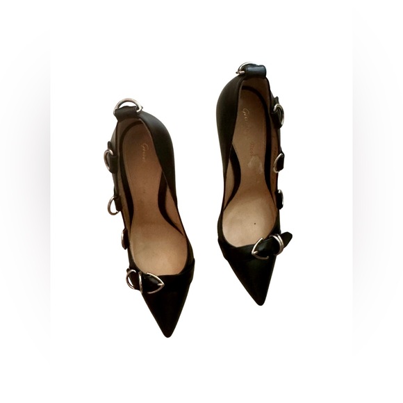 Gianvito Rossi Clash Black Leather Heels with Bucle Detail - Picture 2 of 15